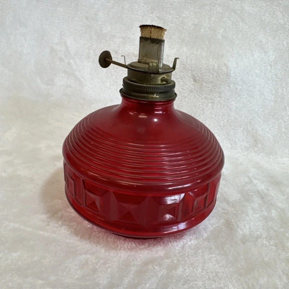 Vintage Red Glass Oil Lamp, Diamond & Ribbed Pattern, Kerosene Lantern‎